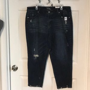 Time And Tru Slim Mid-Rise Boyfriend Cropped & Distressed. Size 18. New w/ Tags.